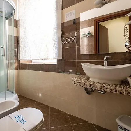 Antico Moderno ホテル ピオンビーノ